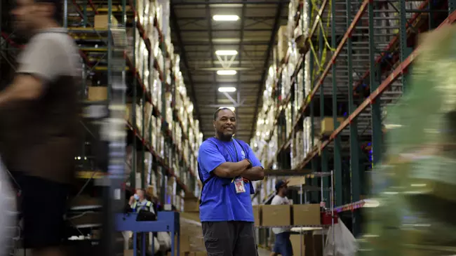 A GEODIS employee working in the warehouse